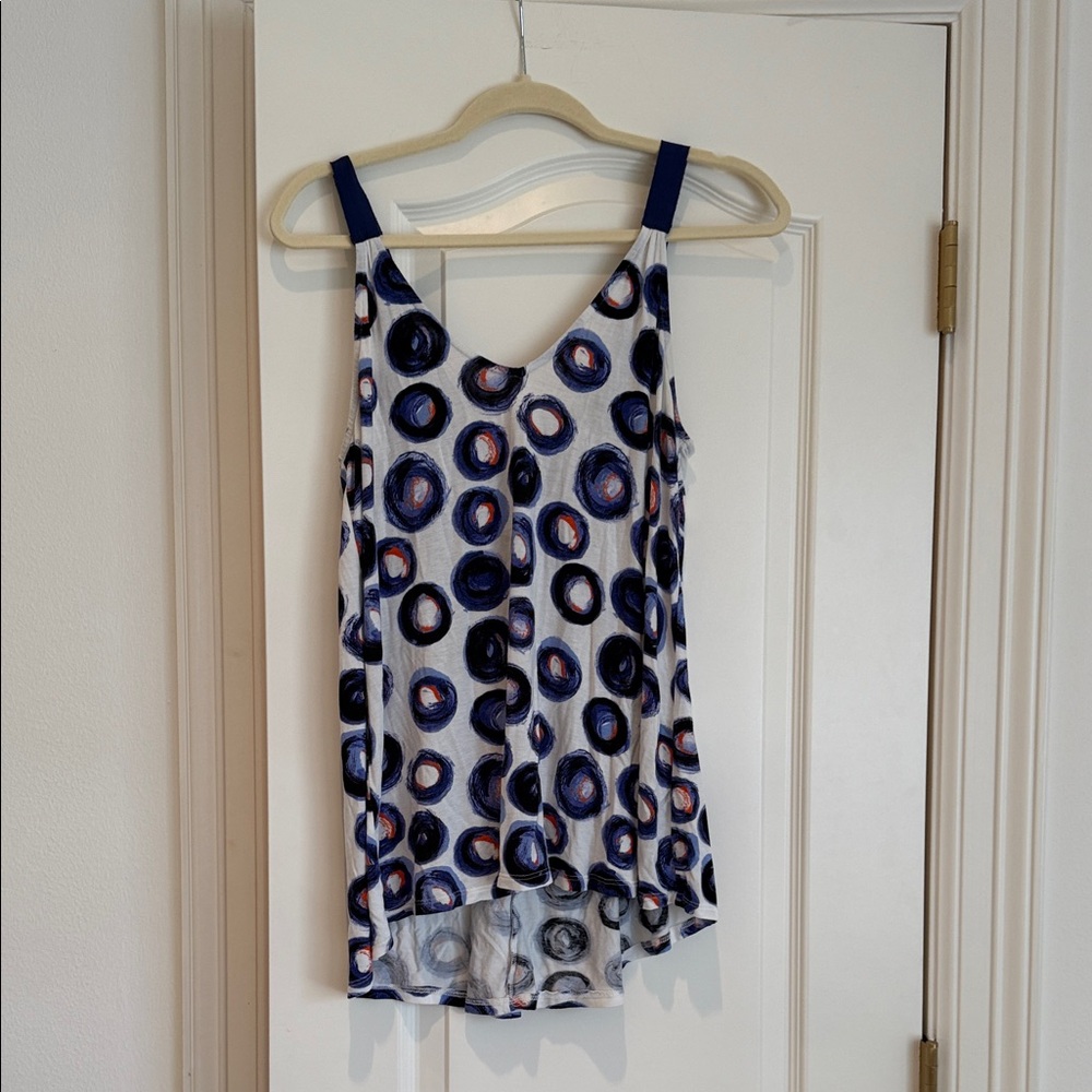 Chic Circle Pattern Tank Top in Navy and White